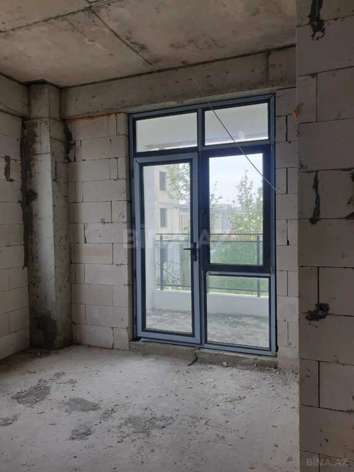 Satılır 3 otaqlı mənzil 137 m²