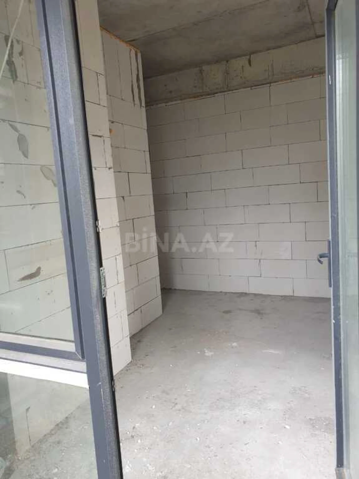 Satılır 3 otaqlı mənzil 137 m²