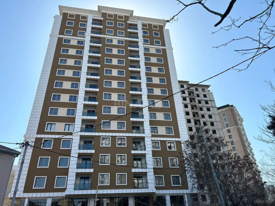 Satılır 3 otaqlı mənzil 137 m²