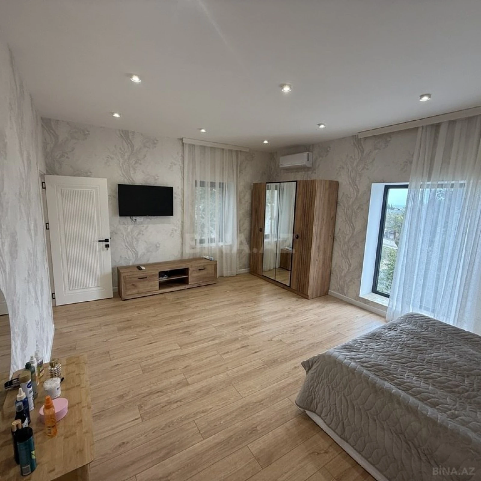 Satılır 16 otaqlı həyət evi 655 m²