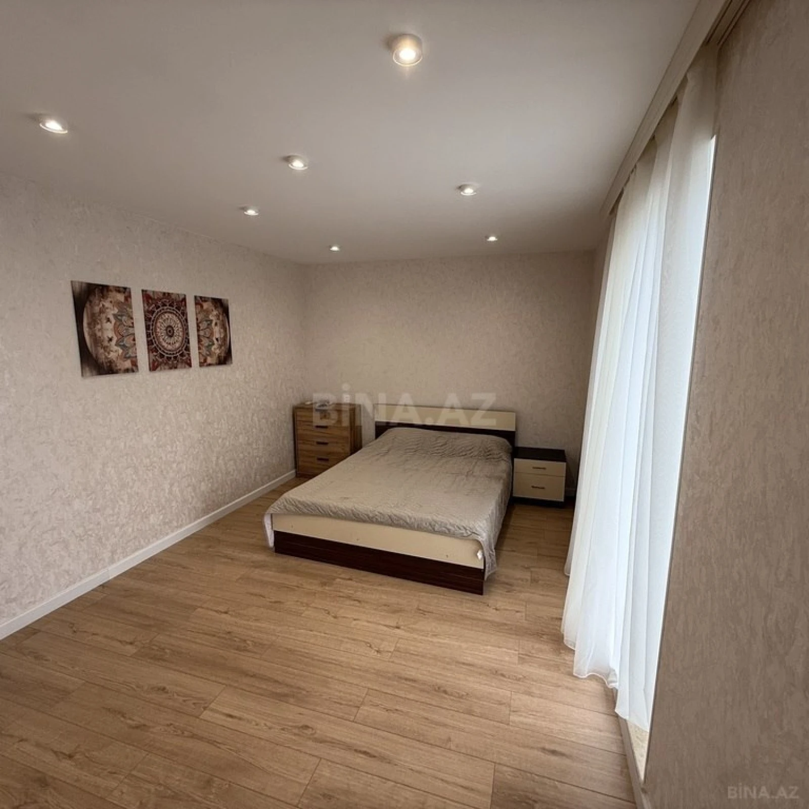 Satılır 16 otaqlı həyət evi 655 m²
