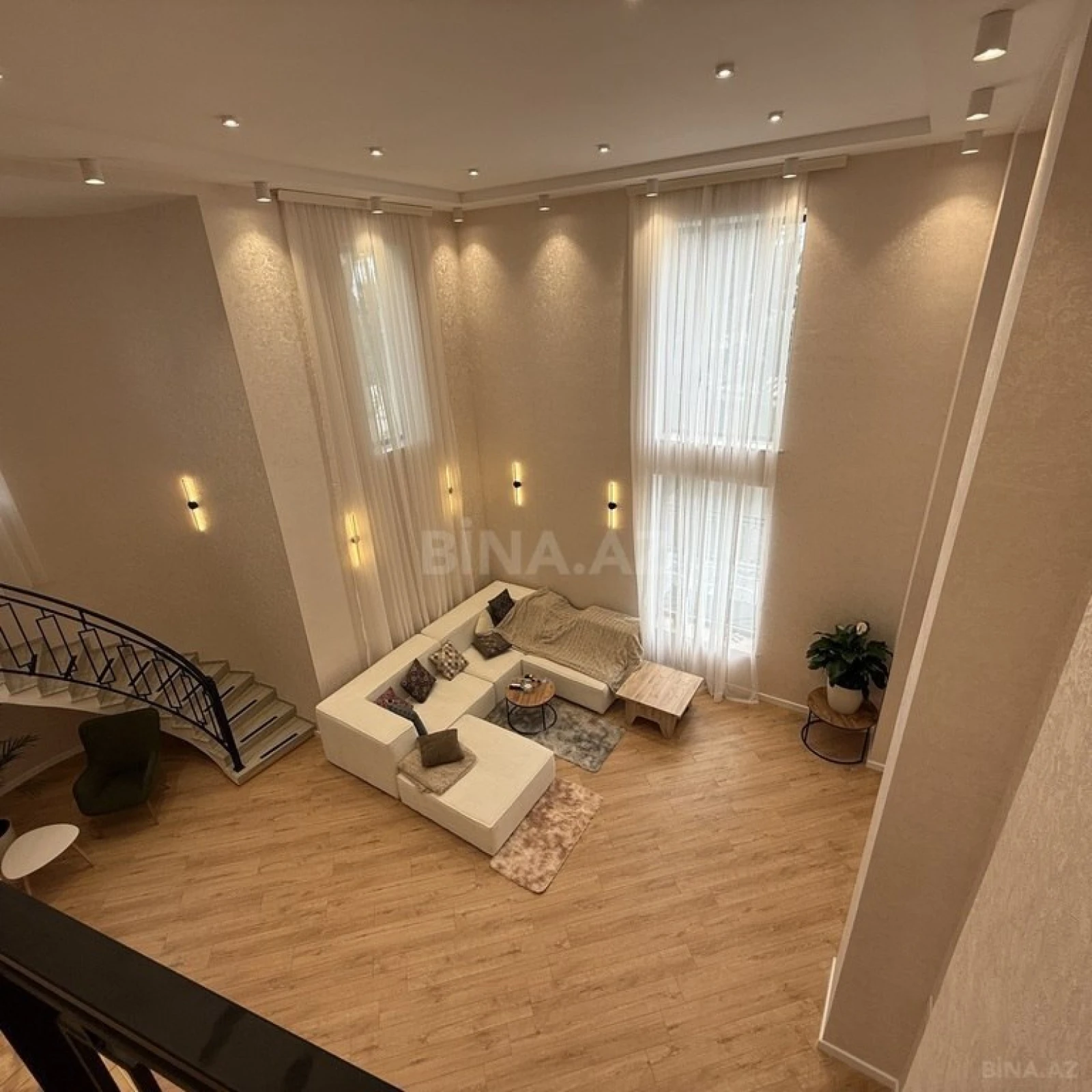 Satılır 16 otaqlı həyət evi 655 m²