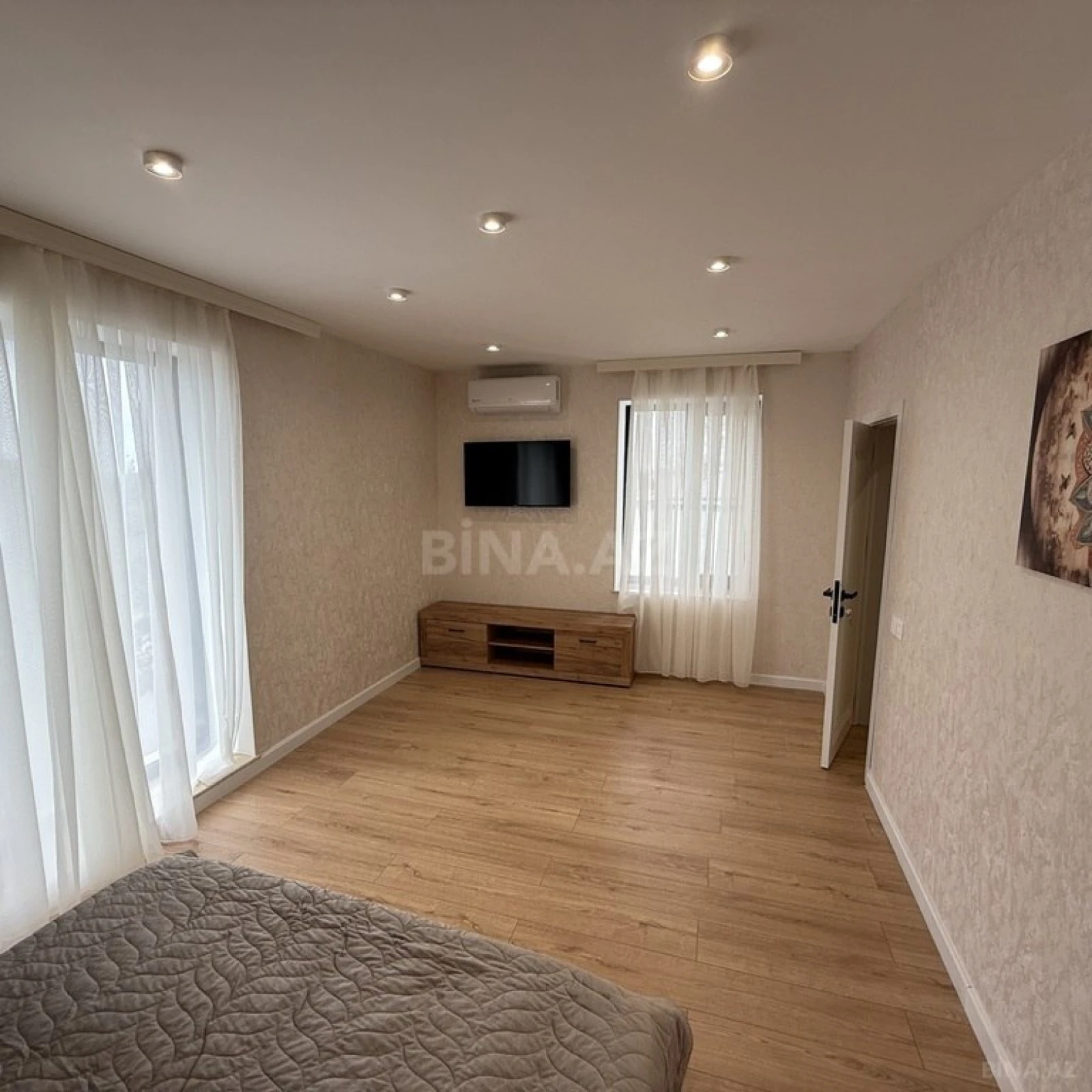 Satılır 16 otaqlı həyət evi 655 m²