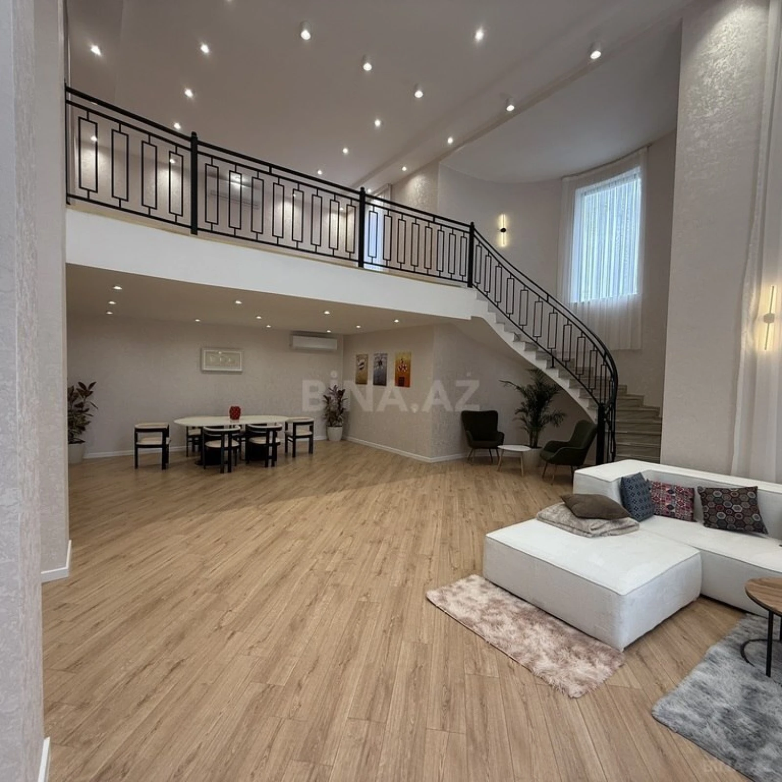Satılır 16 otaqlı həyət evi 655 m²