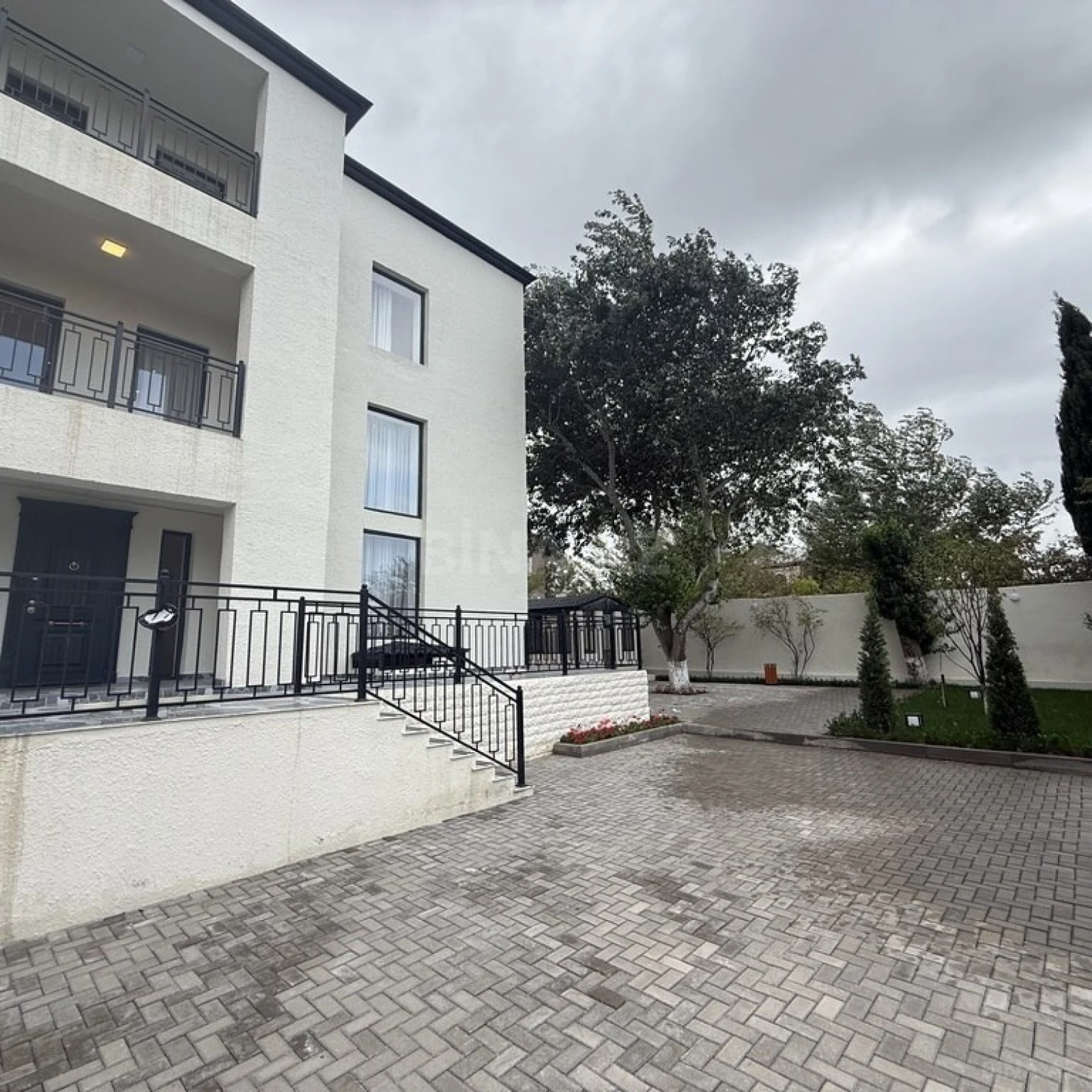 Satılır 16 otaqlı həyət evi 655 m²