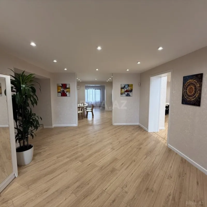 Satılır 16 otaqlı həyət evi 655 m²