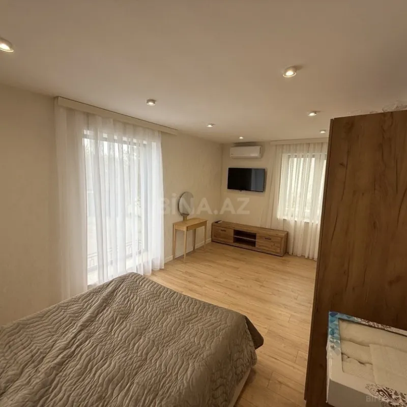 Satılır 16 otaqlı həyət evi 655 m²