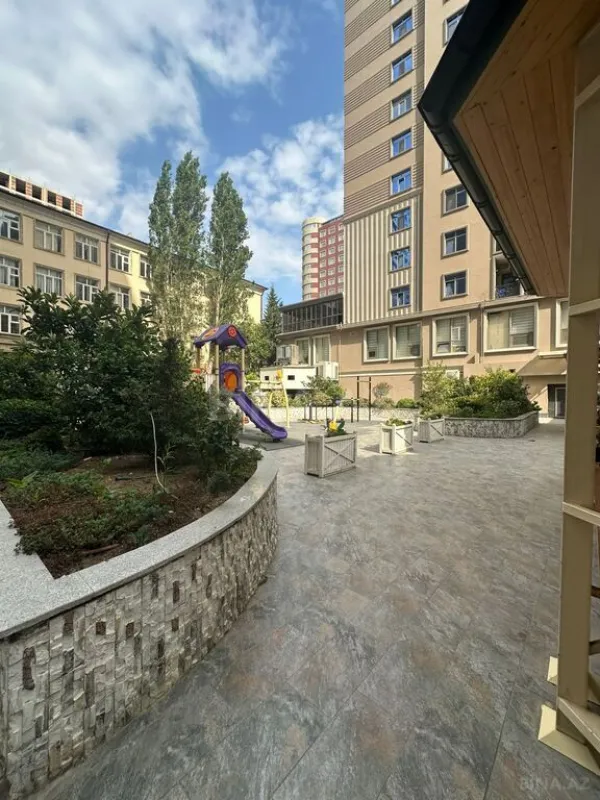 Satılır 2 otaqlı mənzil 114 m²