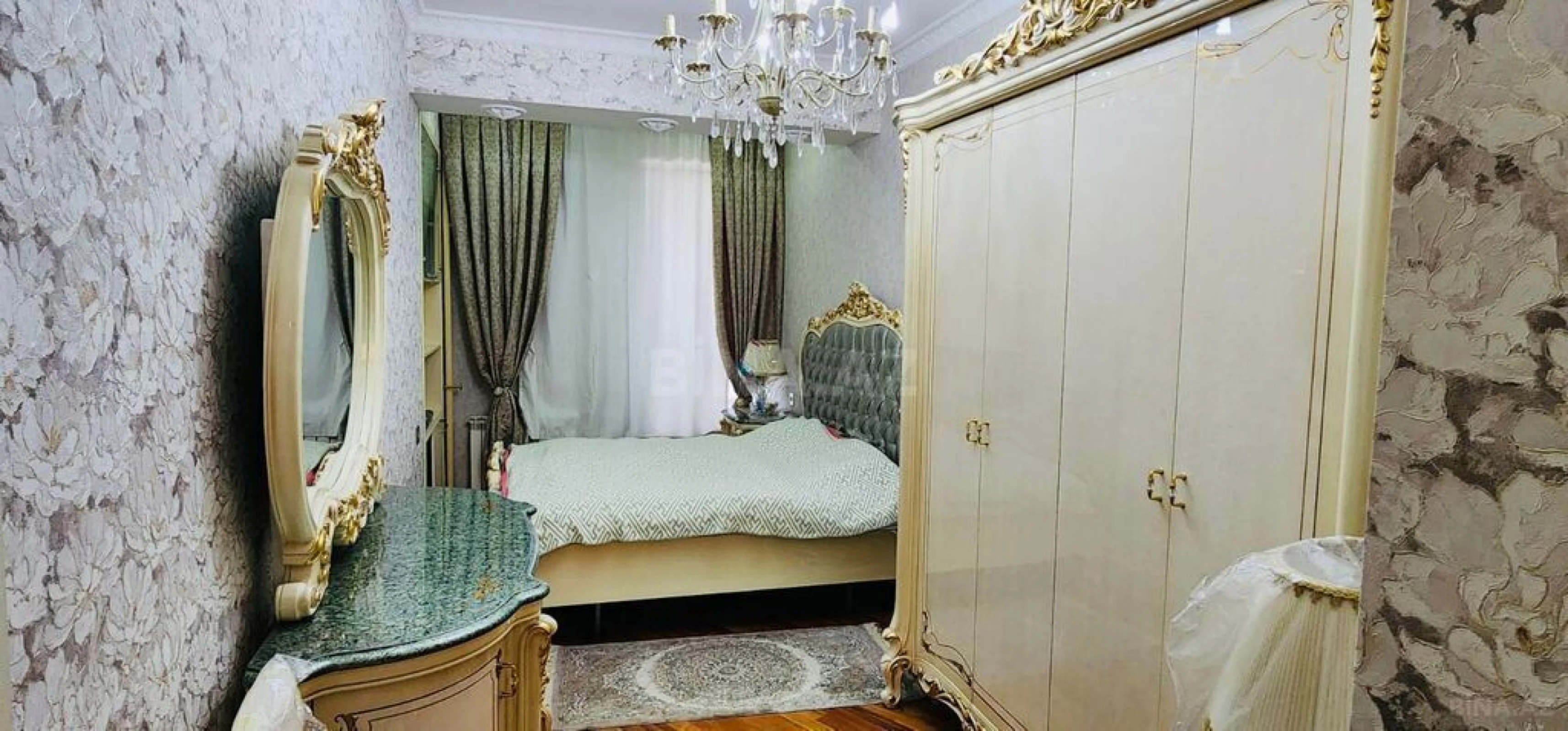 Satılır 2 otaqlı mənzil 114 m²