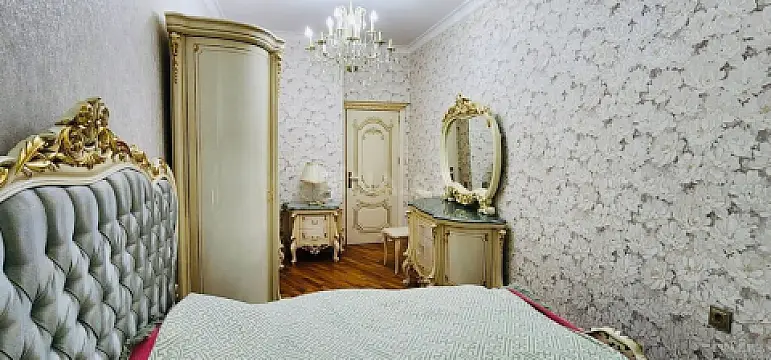 Satılır 2 otaqlı mənzil 114 m²