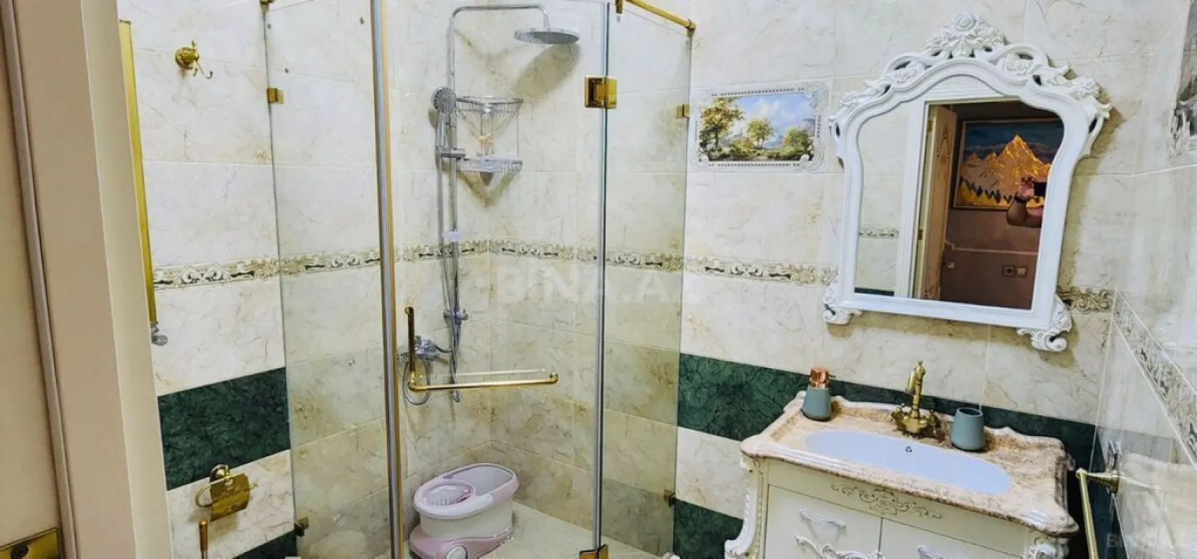 Satılır 2 otaqlı mənzil 114 m²