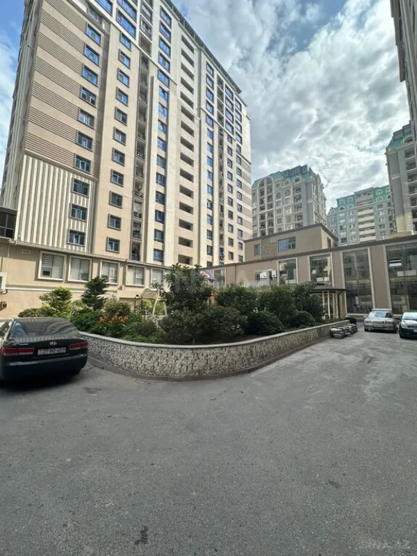 Satılır 2 otaqlı mənzil 114 m²