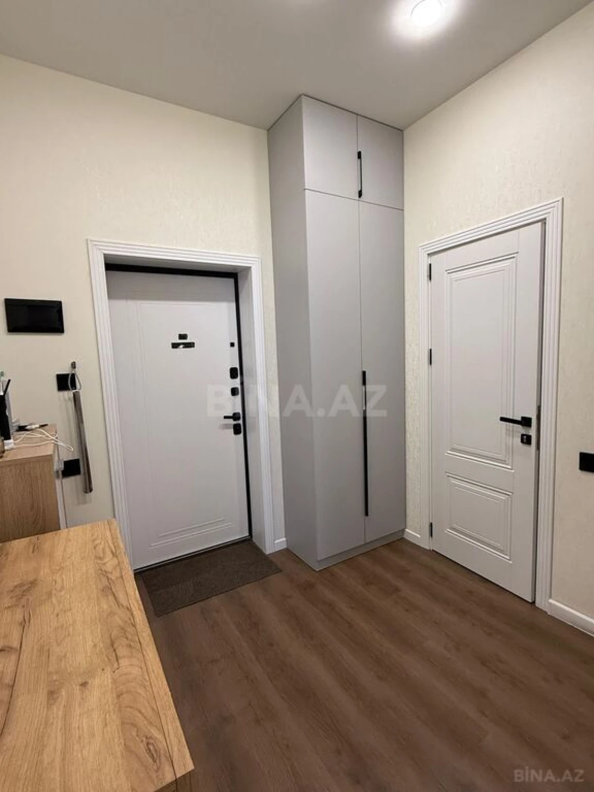 Satılır 2 otaqlı mənzil 83 m²