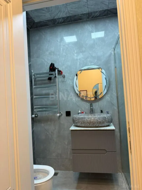 Satılır 2 otaqlı mənzil 83 m²