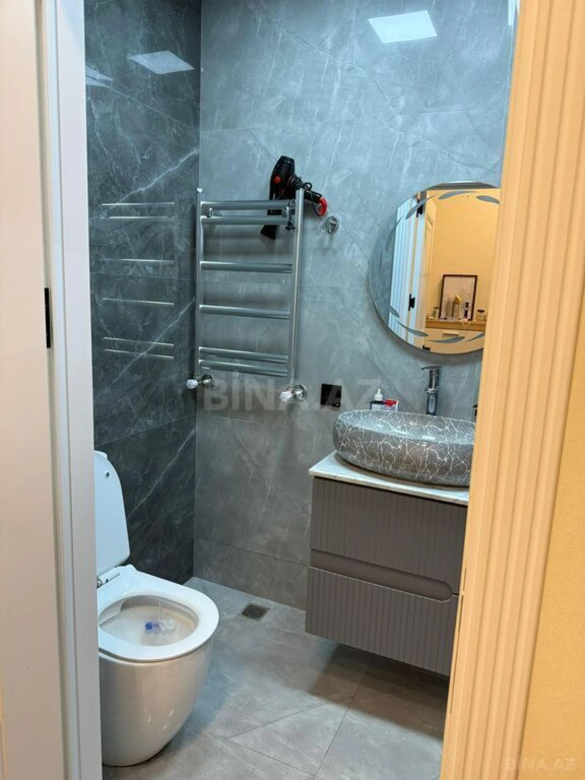 Satılır 2 otaqlı mənzil 83 m²