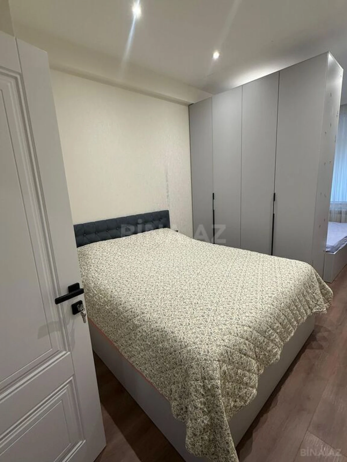 Satılır 2 otaqlı mənzil 83 m²