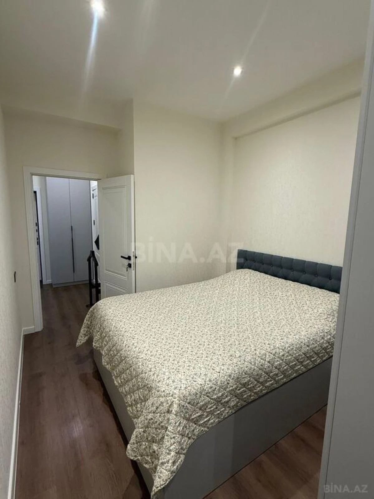Satılır 2 otaqlı mənzil 83 m²