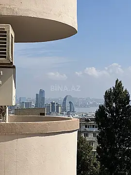 Satılır 4 otaqlı mənzil 180 m²