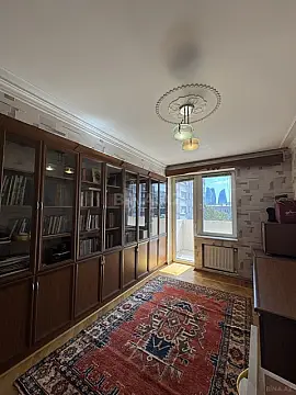 Satılır 4 otaqlı mənzil 180 m²