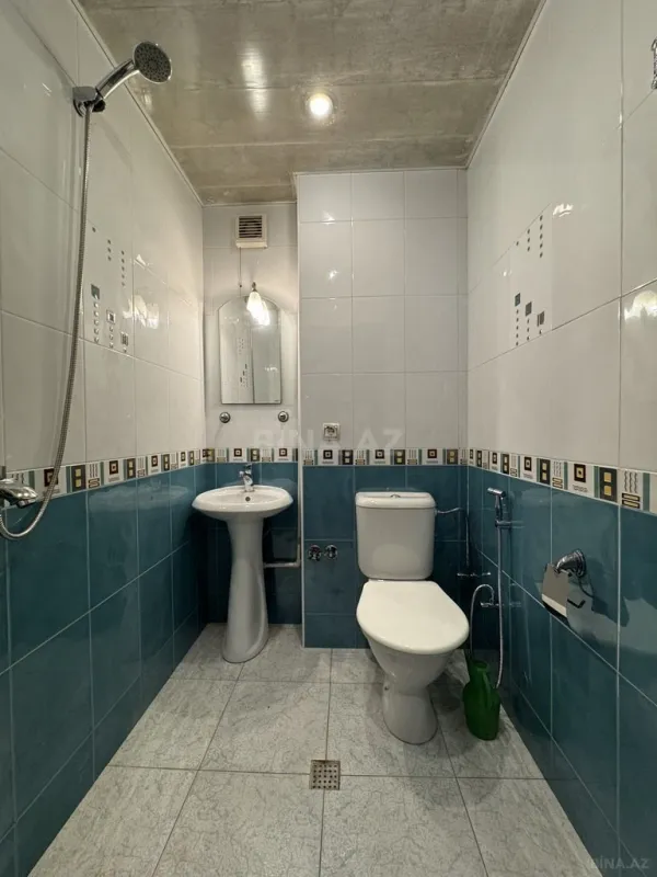 Satılır 4 otaqlı mənzil 180 m²