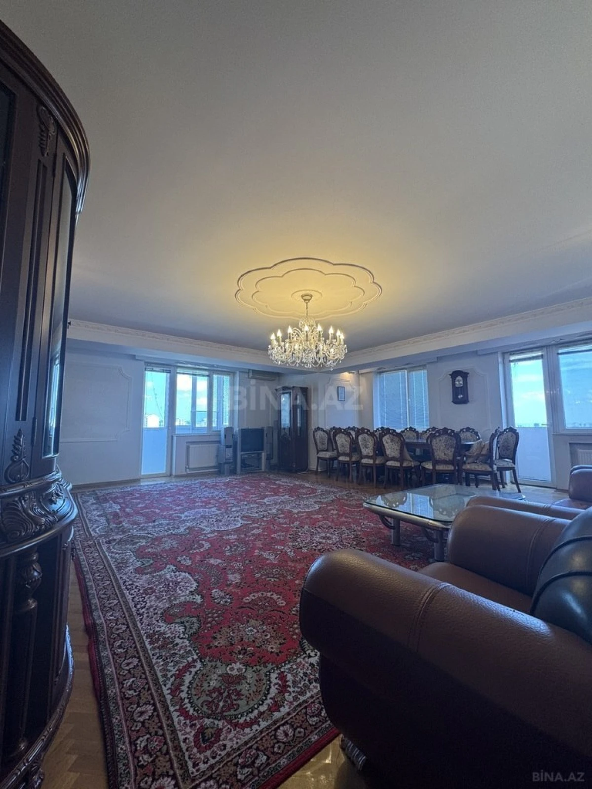 Satılır 4 otaqlı mənzil 180 m²