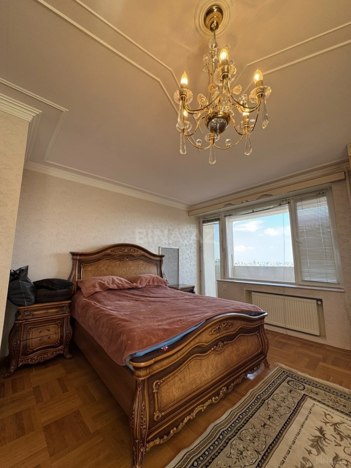 Satılır 4 otaqlı mənzil 180 m²