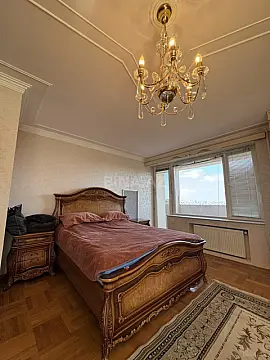 Satılır 4 otaqlı mənzil 180 m²