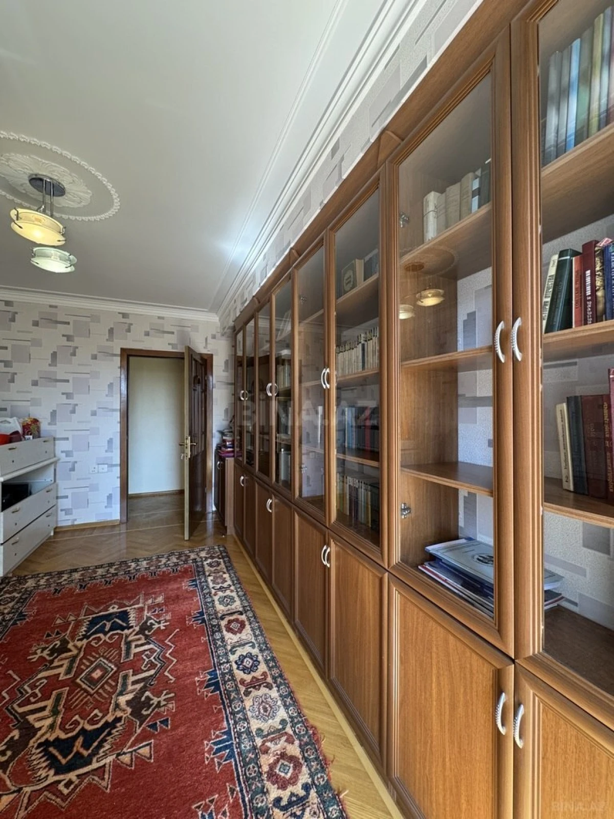 Satılır 4 otaqlı mənzil 180 m²