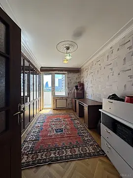 Satılır 4 otaqlı mənzil 180 m²