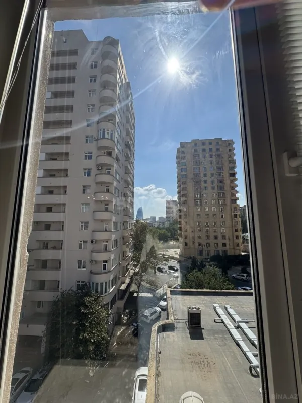 Satılır 4 otaqlı mənzil 180 m²