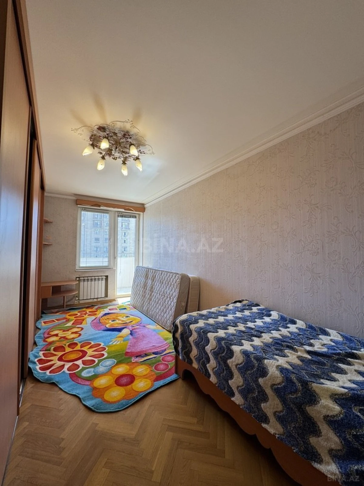 Satılır 4 otaqlı mənzil 180 m²