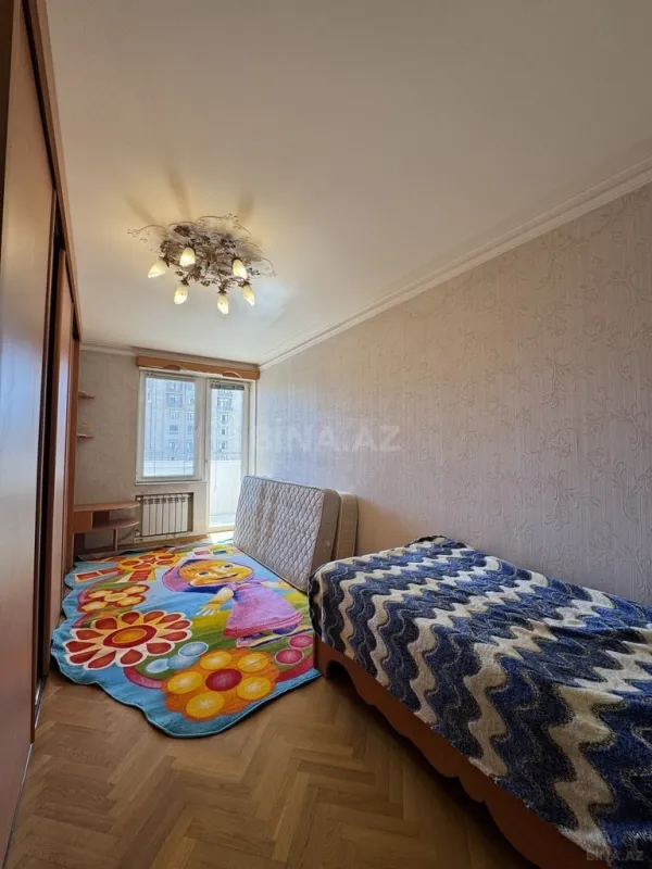 Satılır 4 otaqlı mənzil 180 m²