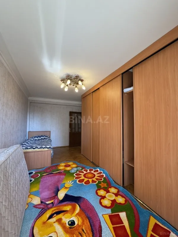 Satılır 4 otaqlı mənzil 180 m²