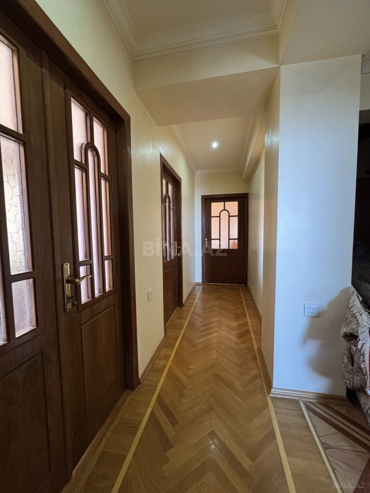 Satılır 4 otaqlı mənzil 180 m²