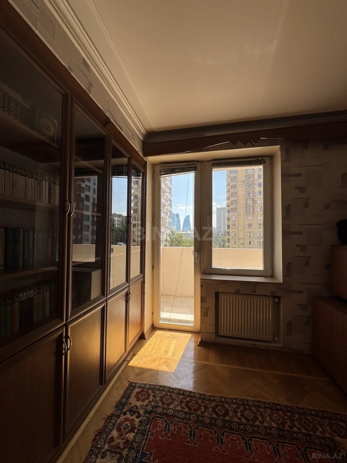 Satılır 4 otaqlı mənzil 180 m²