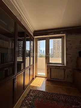 Satılır 4 otaqlı mənzil 180 m²