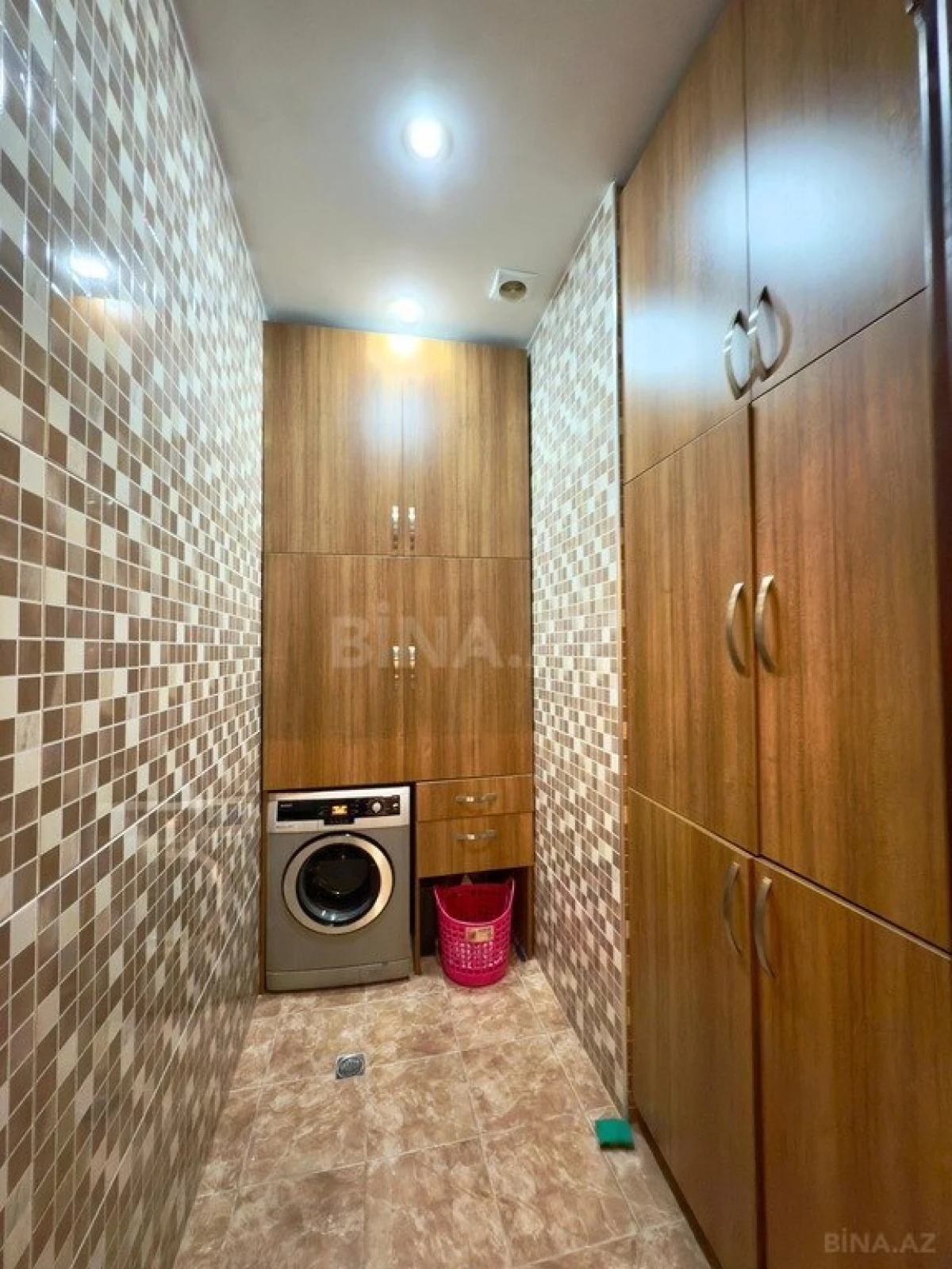 Satılır 5 otaqlı mənzil 400 m²