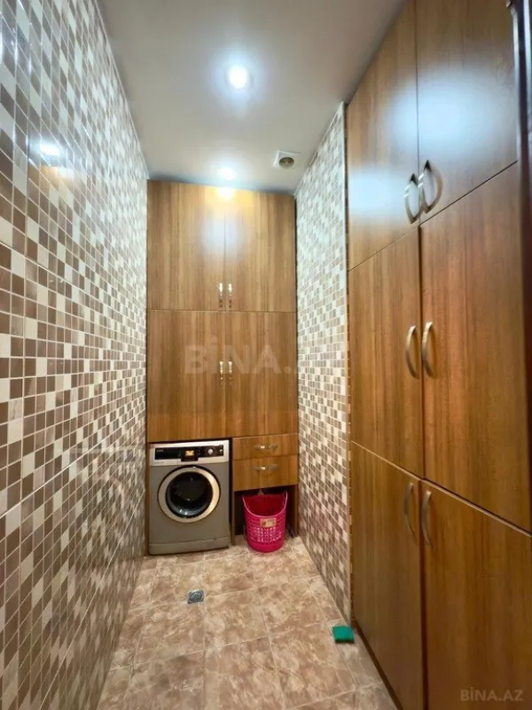 Satılır 5 otaqlı mənzil 400 m²