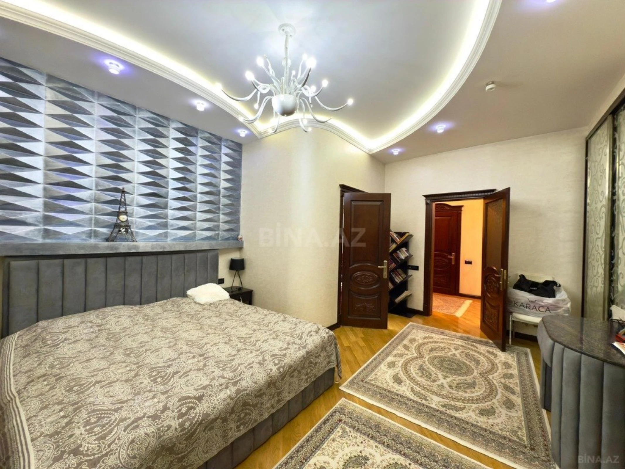 Satılır 5 otaqlı mənzil 400 m²
