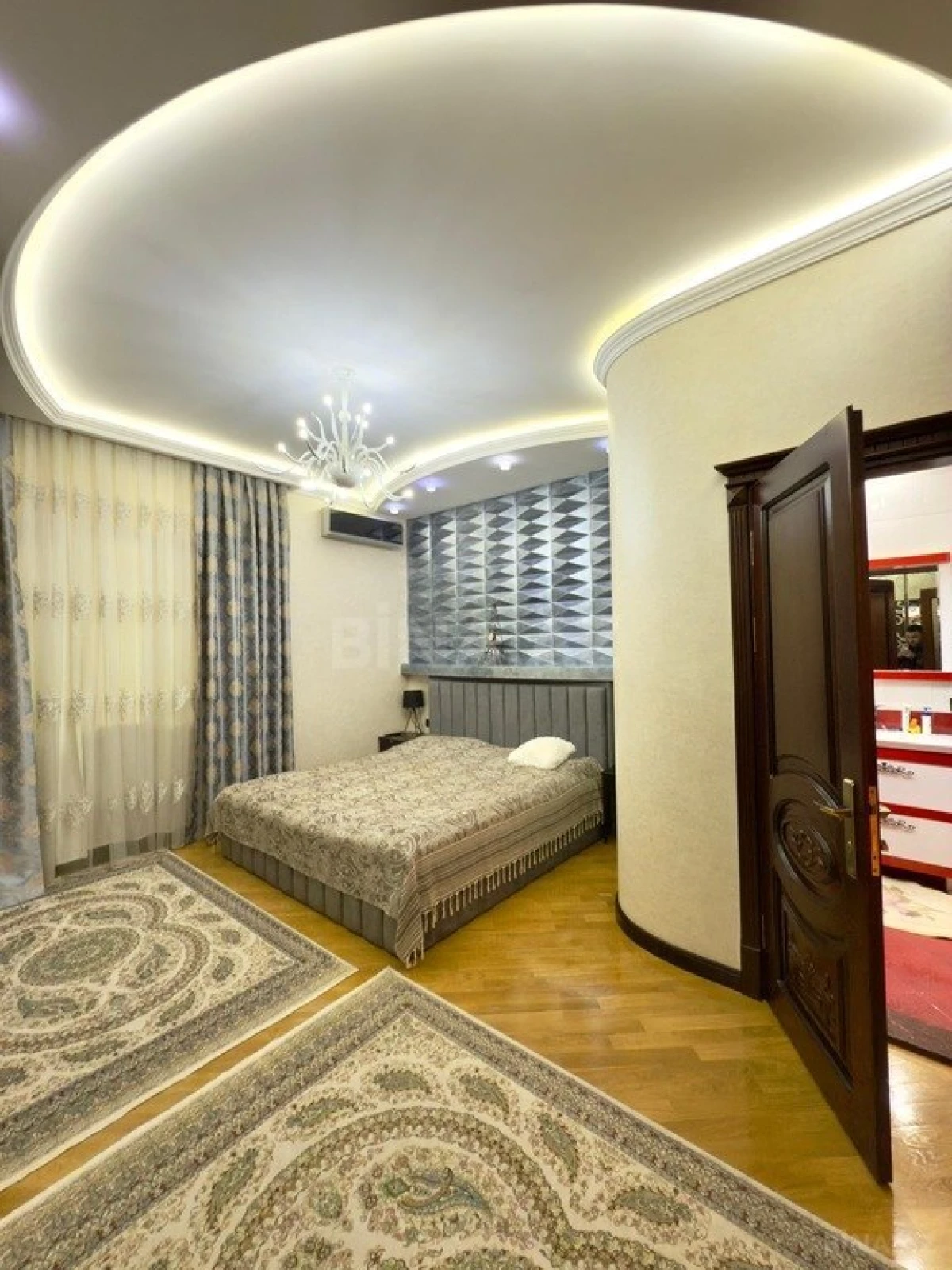 Satılır 5 otaqlı mənzil 400 m²