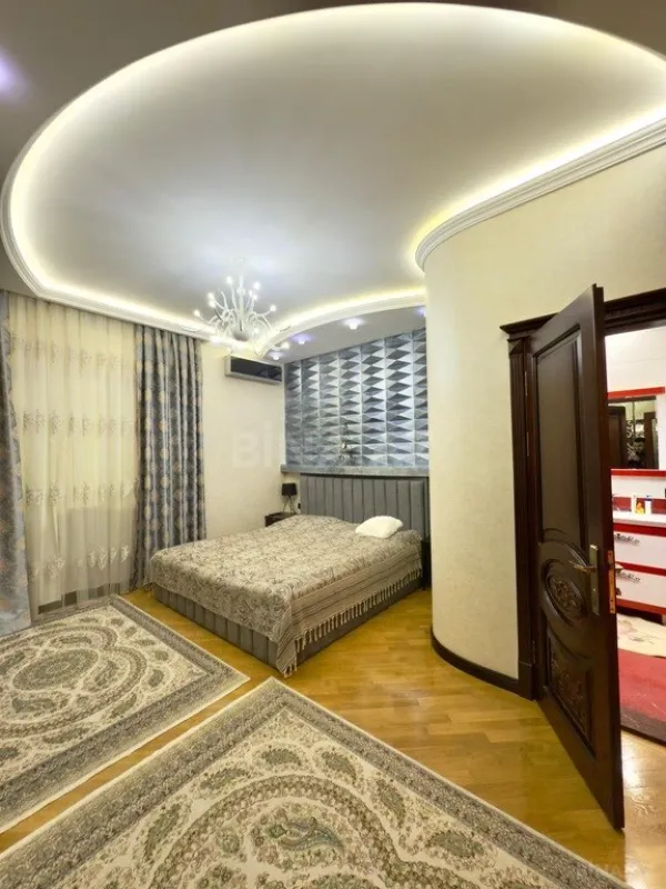 Satılır 5 otaqlı mənzil 400 m²