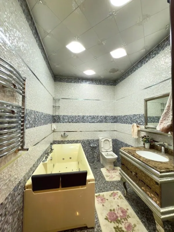 Satılır 5 otaqlı mənzil 400 m²