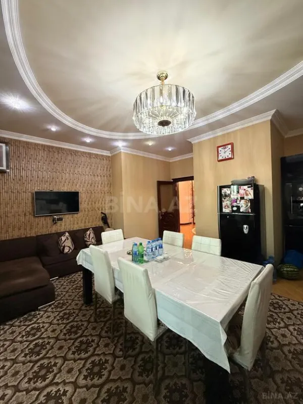 Satılır 5 otaqlı mənzil 400 m²