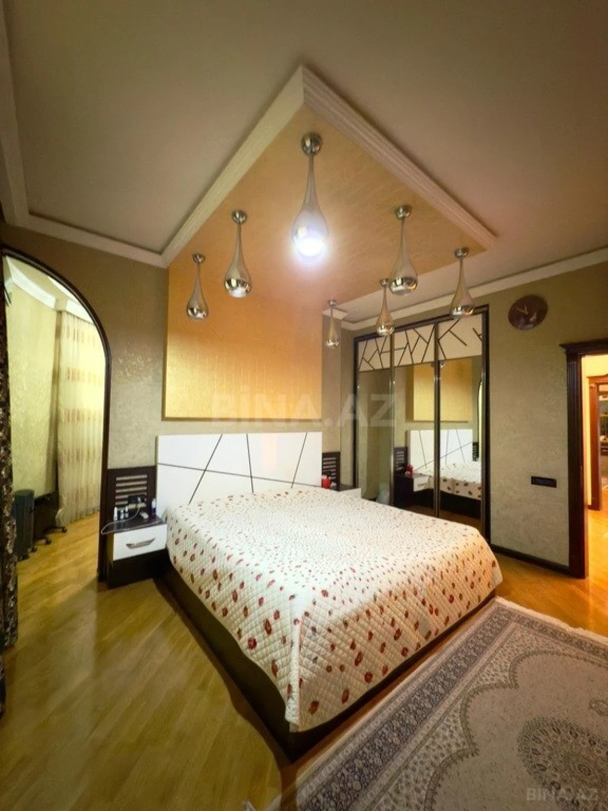 Satılır 5 otaqlı mənzil 400 m²