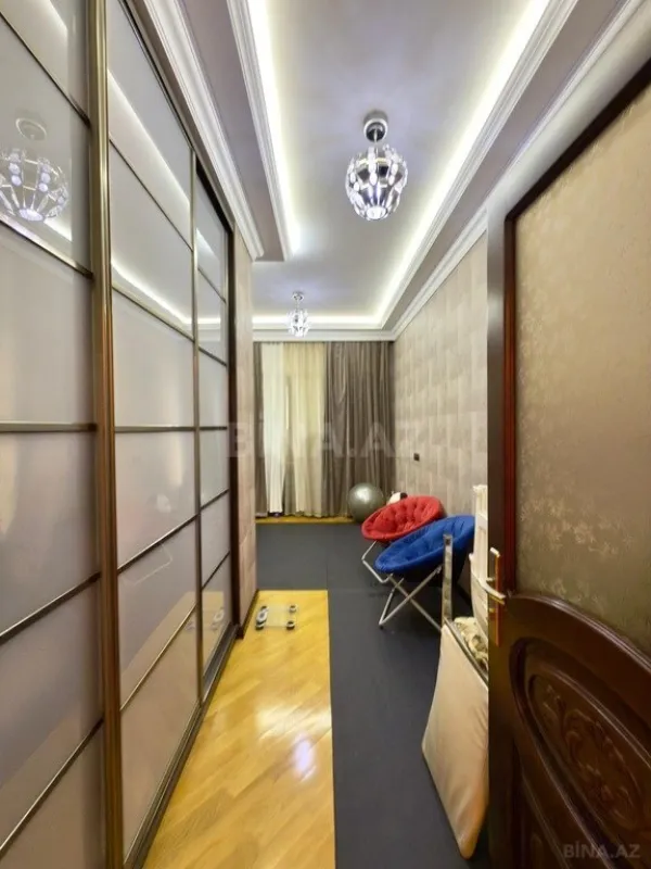 Satılır 5 otaqlı mənzil 400 m²