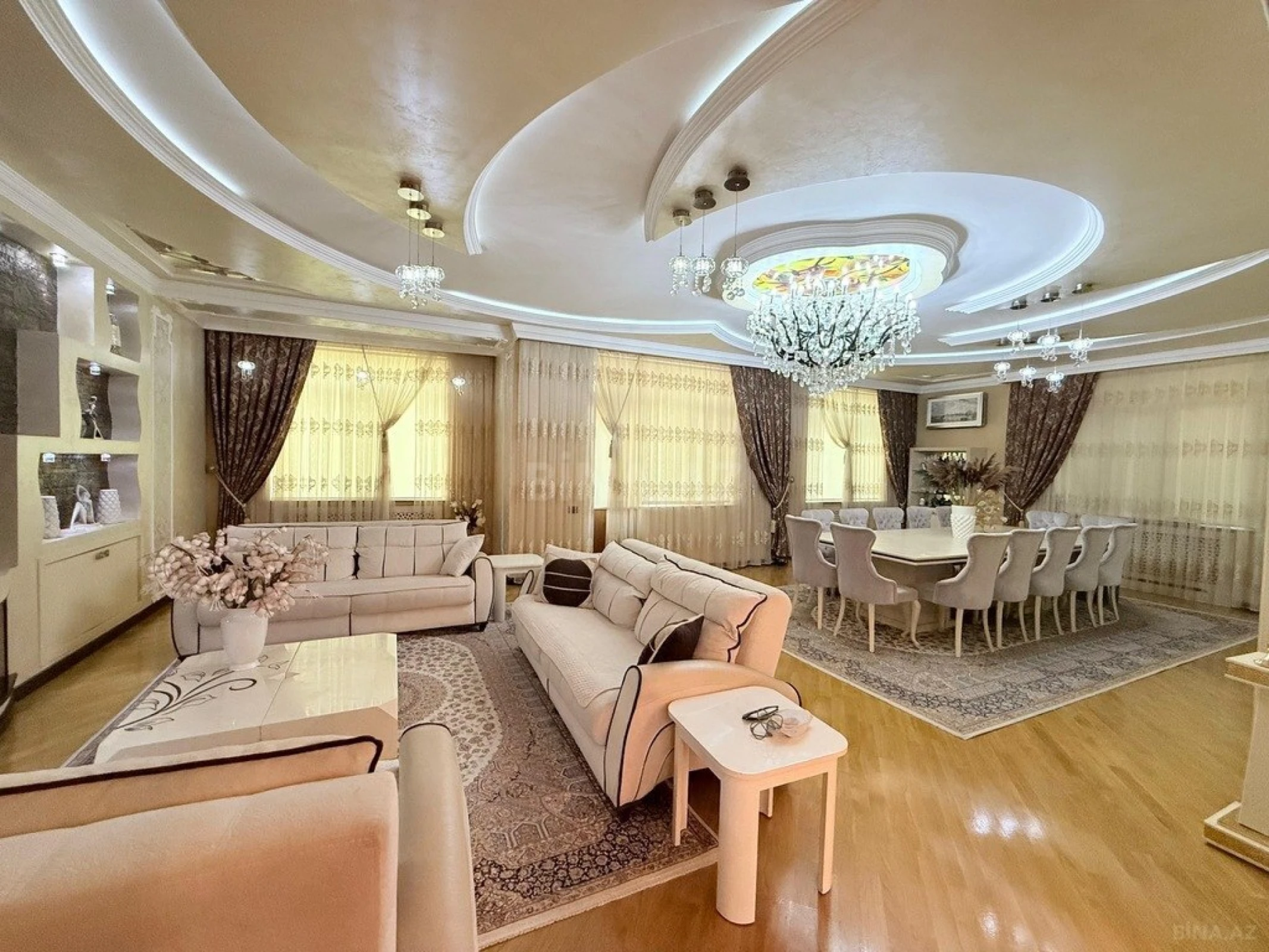 Satılır 5 otaqlı mənzil 400 m²
