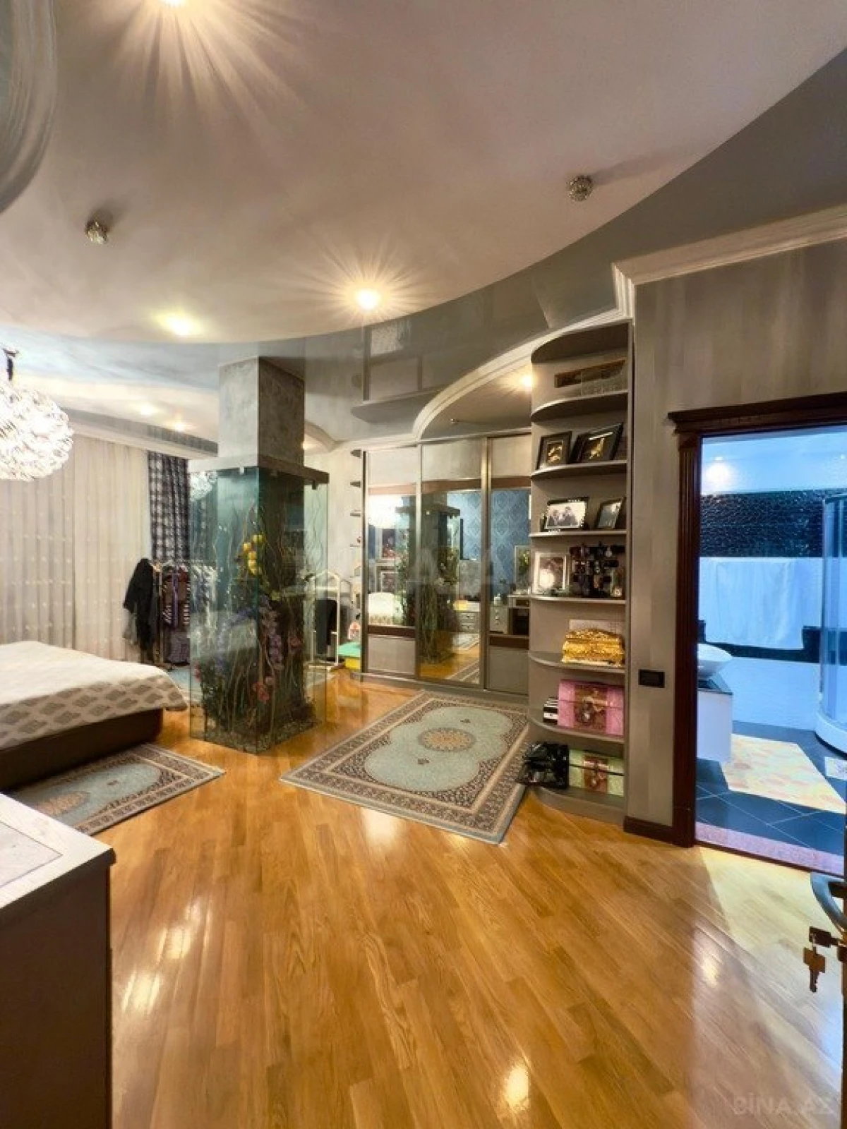 Satılır 5 otaqlı mənzil 400 m²