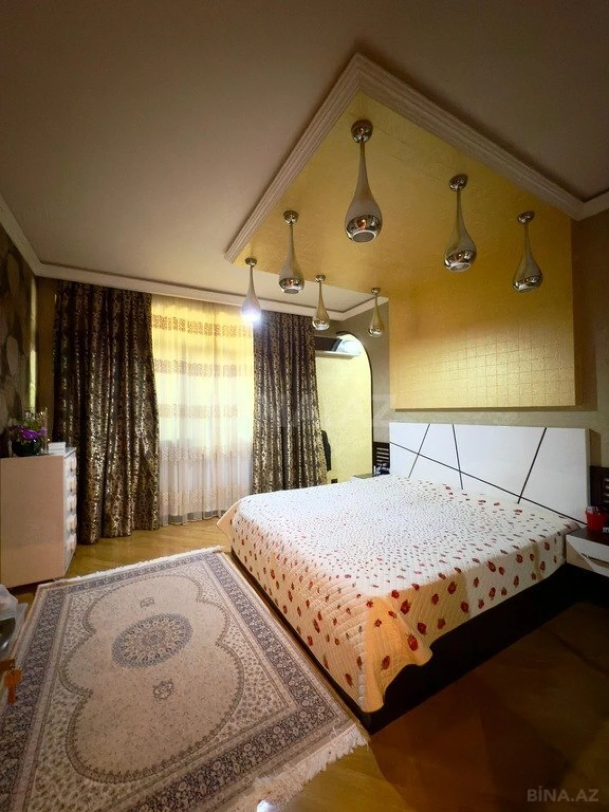 Satılır 5 otaqlı mənzil 400 m²