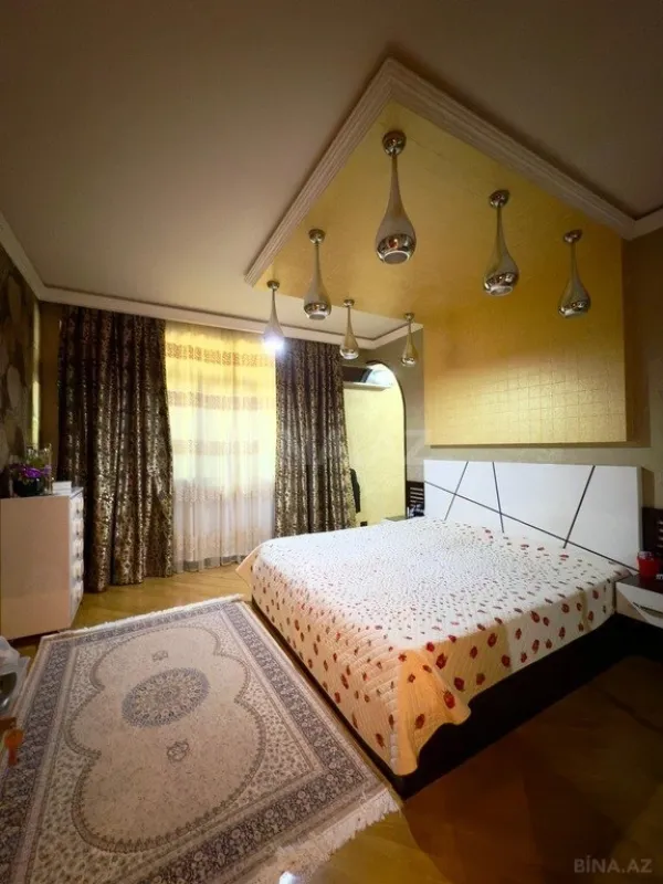 Satılır 5 otaqlı mənzil 400 m²