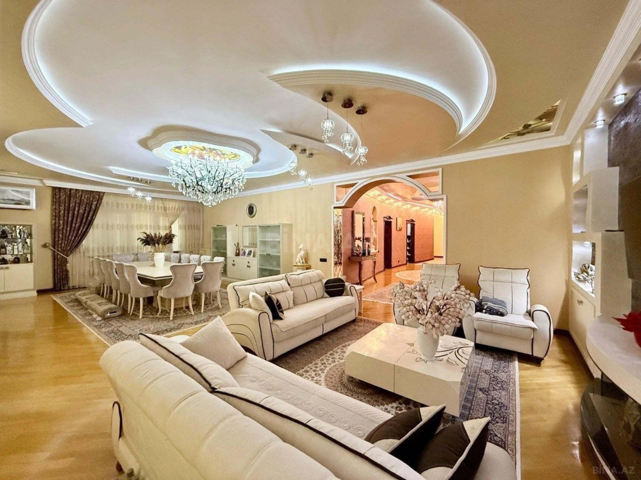 Satılır 5 otaqlı mənzil 400 m²